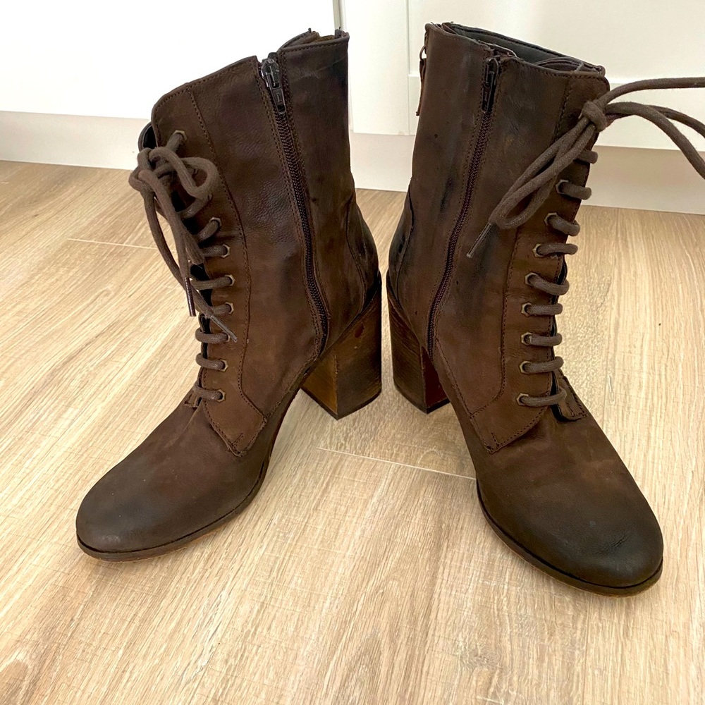 Woman’s 4 inch brown lace up boot